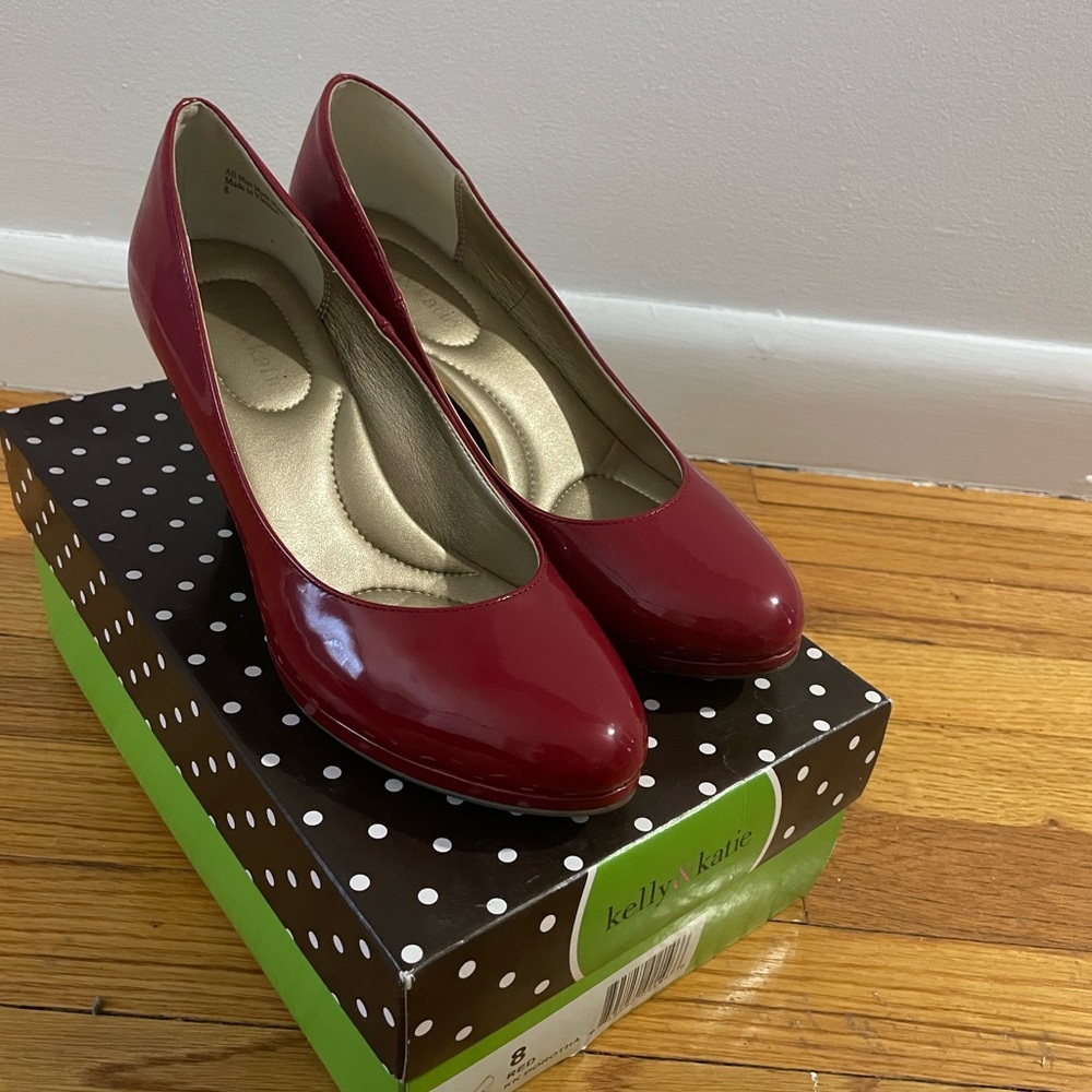 Kelly & Katie red pumps - size 8